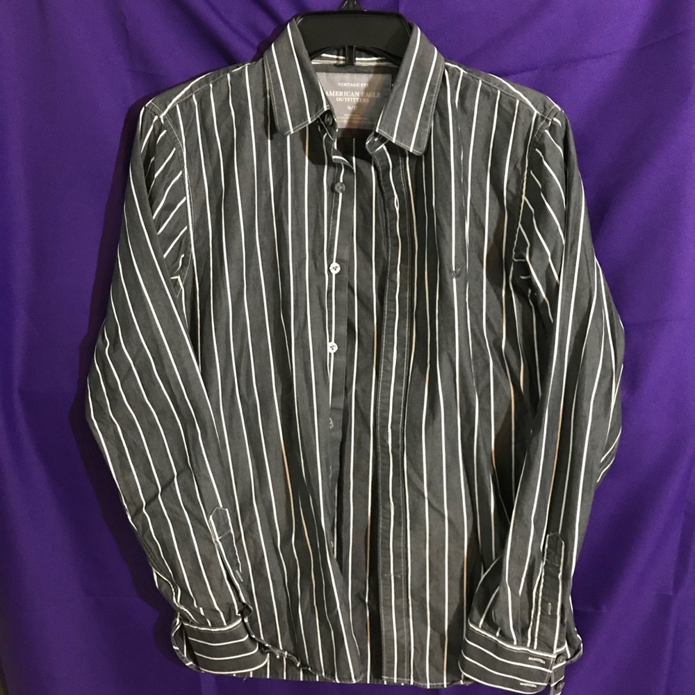 🎄4/$20 Vintage fit button up
